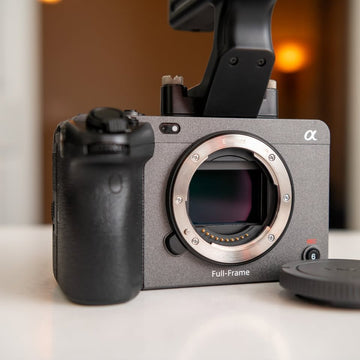 Sony Alpha ILME-FX3 Full Frame  Excellent Condition + Handle Unit