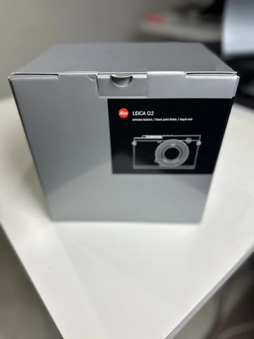 Leica Q2 Compact Digital Camera with 1.7/28 SUMMILUX Lens, Original Accessories