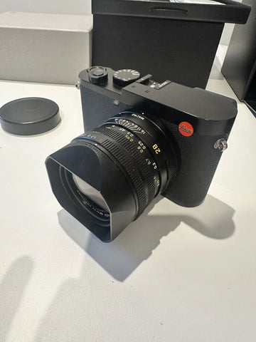 Leica Q2 47.3MP Digital Compact Camera - Black | Mint Condition